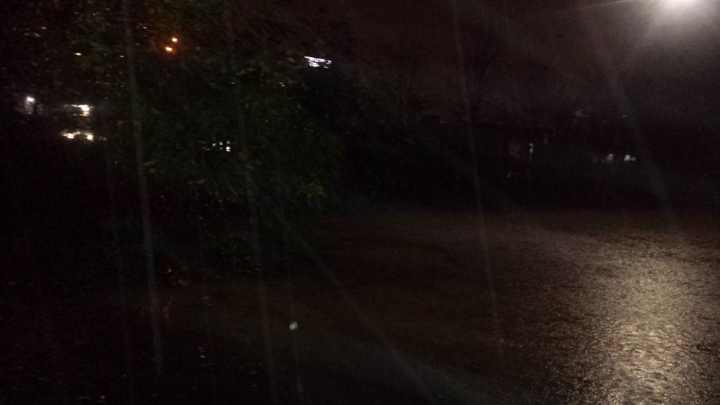 AngeloArusso's tweet photo. #maltempo #Milano il #Seveso a punto di uscire a #cormano http://t.co/RX4JGNxNeB