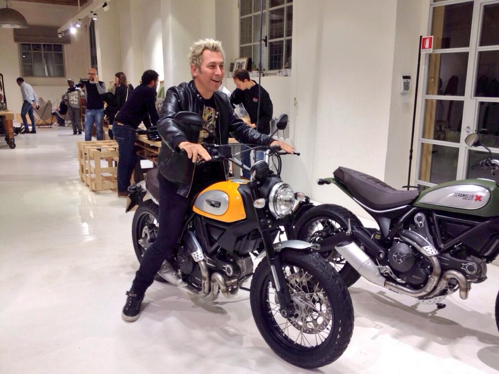 VIRGINRINGO's tweet photo. Ready for #Scrambler @DucatiMotor GoGoGo! http://t.co/oWOLGEZd9j http://t.co/eynPXVQfE8