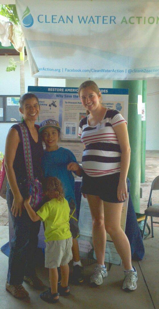 wabigun's tweet image. Busy bees at #everydaygreenexpo @cleanwaterfl @cleanh2oaction - great to meet you Sarah! #earth #water #health
