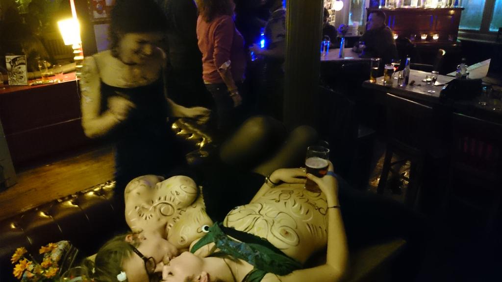 judithomasart's tweet photo. #ilovemyjob #bodydoodling #TabooBusting #freethenipple #OnlyInBrighton
more pics at http://t.co/bCH72vYR4j http://t.co/jga8x6fvup