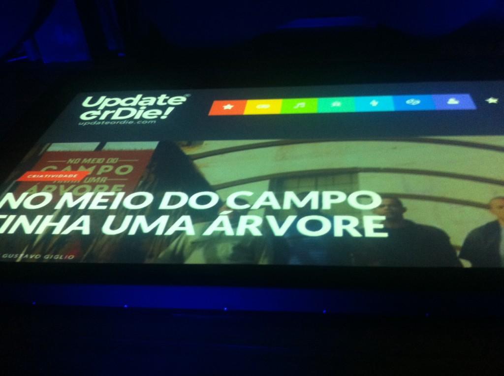 jorgegroove's tweet photo. Léo Cardoso falando sobre marcas, engajamento e DNA social. #intercon2014 http://t.co/Xq7oCQ6JKi