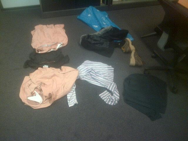 POL_OostFryslan's tweet photo. Wie herkent deze aangetroffen kleding en schoenen? Aangetroffen omgeving #Oudega. Bel 09008844. Graag retweets! SB http://t.co/RoA5fQv5eV