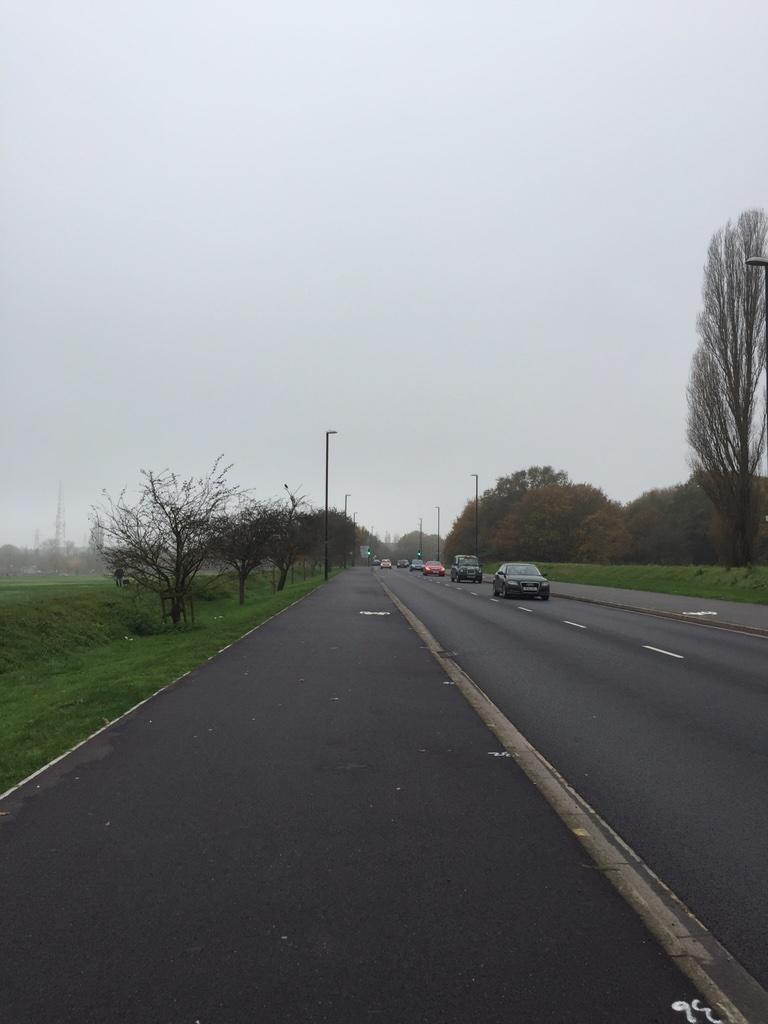 pamelachia_'s tweet photo. Walking to campus from coventry. #becauseican #4kmwalk http://t.co/G9RDEvhtoj
