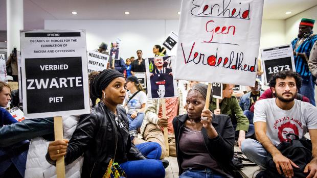 FransMaxen's tweet image. Ik presenteer u: de zeurpiet! #sinterklaasintocht #pietendiscussie