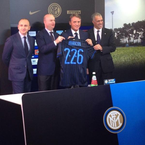 deejayfaremi's tweet image. Roberto Mancini unveiled as new Inter Milan manager.
