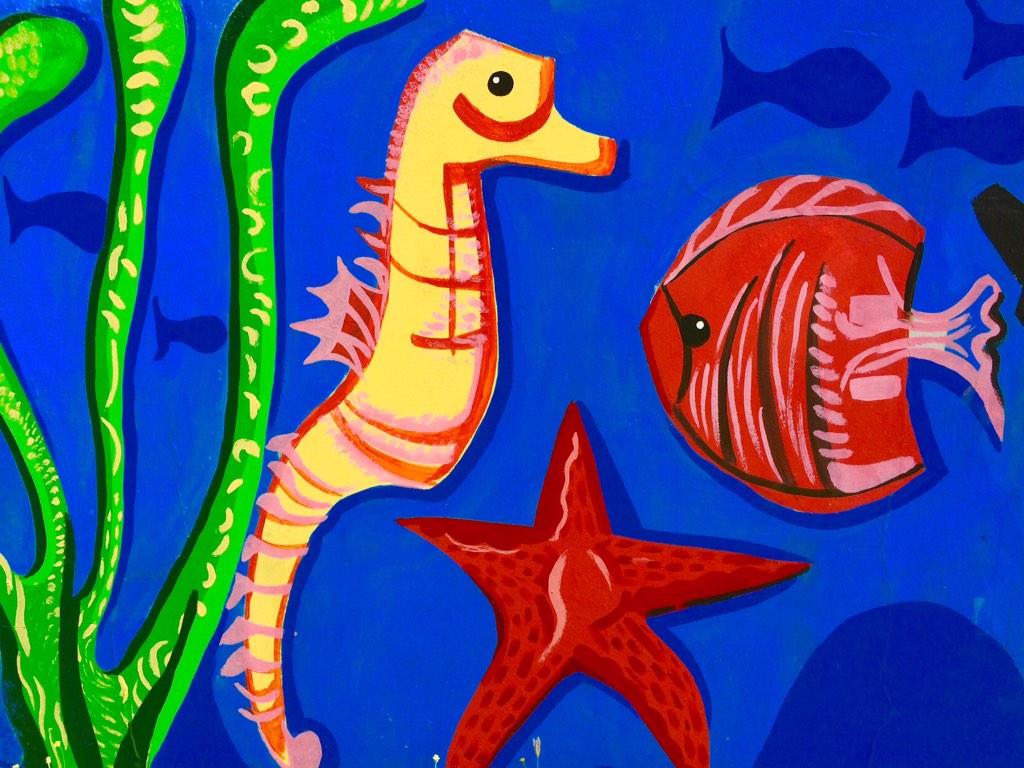 guzmanl's tweet photo. Take a look at the wall murals that adorn the school in @LuquilloRenace @PuertoRicoPUR http://t.co/qVmayO34mq