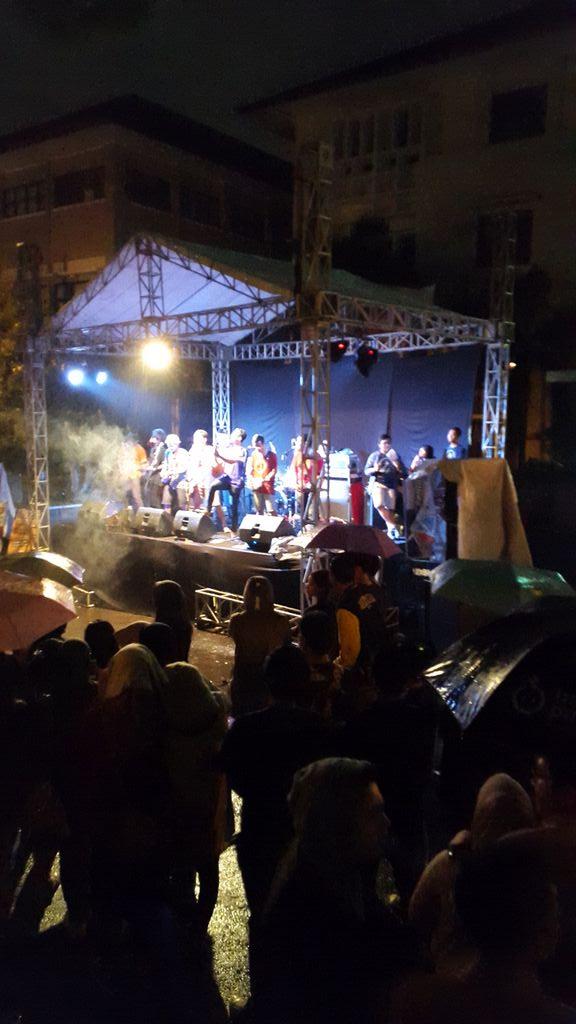 MahaFest's tweet photo. @ukeba_ PERFORMANCE GUYSSS!!! http://t.co/rrqt1knCzU