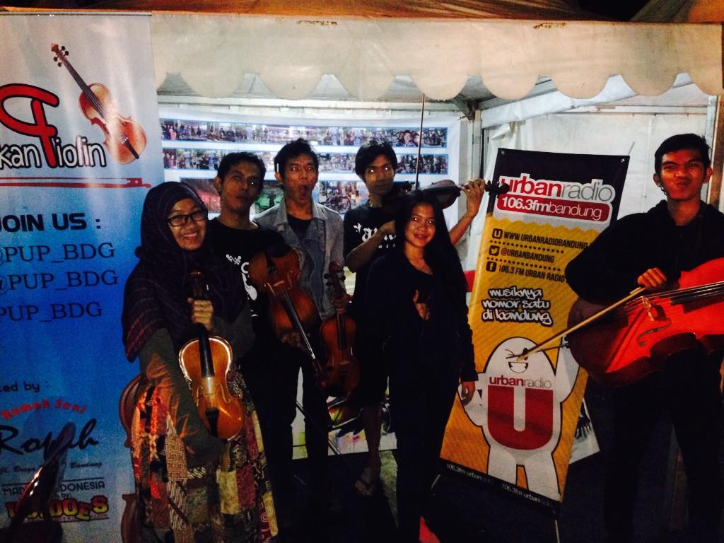 MahaFest's tweet photo. @PUP_BDG Pasukan Upil Piolin at Mahadharma The Festival 2014 #KOMUNITAS #MAHAFEST2014 http://t.co/C0zTa5eKqX