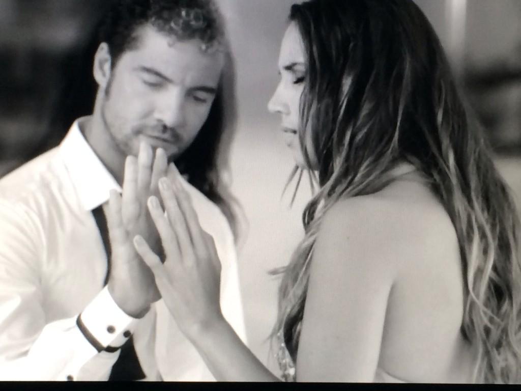 IndiaMartinez's tweet photo. Enhorabuena @davidbisbal gracias a todos los que votaron, #OlvidéRespirar es N1 en #Top50CanalFiesta Bs @dominguezja http://t.co/iJ4rgBOrmg