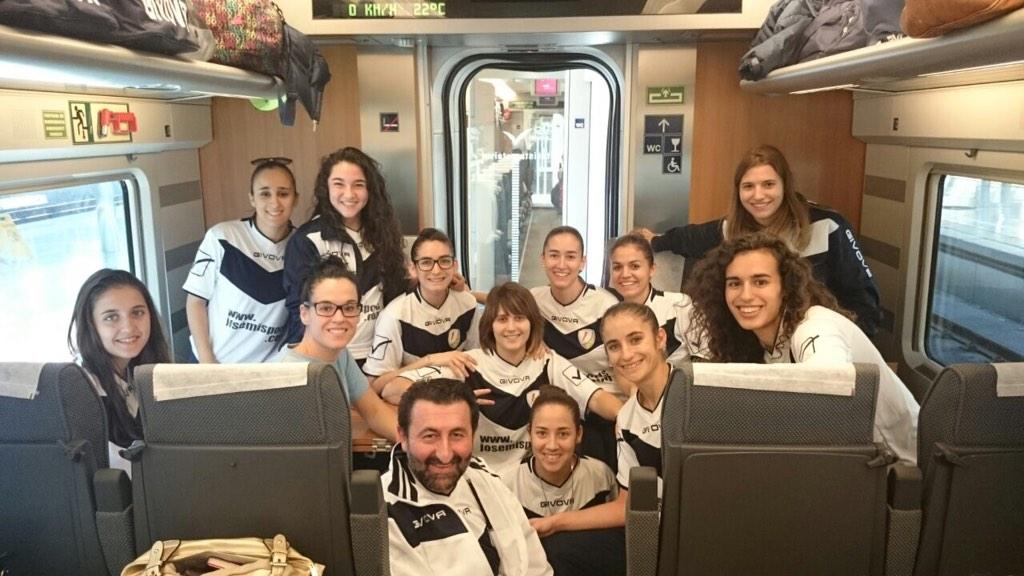 paula_fdezm's tweet photo. Buen viaje a Puertollano equipo @elpipideanita @AtleticoTorcal!! Jugar como sabéis y volveréis con los tres puntos!! http://t.co/06VT9yK0x3