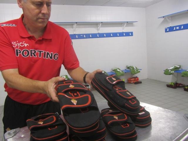 juanyn94's tweet photo. "@RSG_Oficial: El vestuario de Mendizorroza aguarda ya al equipo gijonés http://t.co/g7TvJ5pox3 http://t.co/HDMh0KB3HJ"