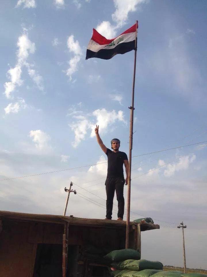 modeeman's tweet photo. الله اكبر .  . تم تحرير معسكر هيت ..قادمون رواك الجزيرة http://t.co/R6PaCMFF5E