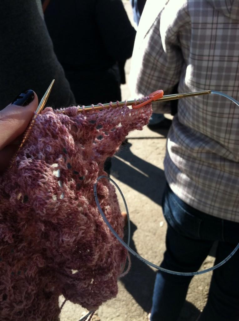 Genevieve's tweet photo. Knitting lace while waiting in line for bagles, as one does. #Bagelsaurus http://t.co/r7VV1s7r76
