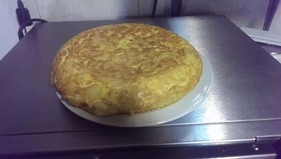 Barelnota's tweet photo. Migas de pan, tortilla de patatas las tapas estrellas de hoy . Y nuestra nueva carta http://t.co/0BbG6o44IR