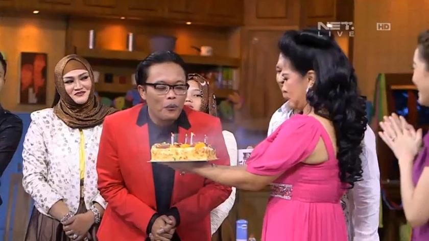 Dewiqueennn's tweet photo. "@netmedia_info: Selamat Ulang tahun Kang @newsuleprikitiw #IniTalkshowNETsule38 http://t.co/I1R3Kjfkxb"