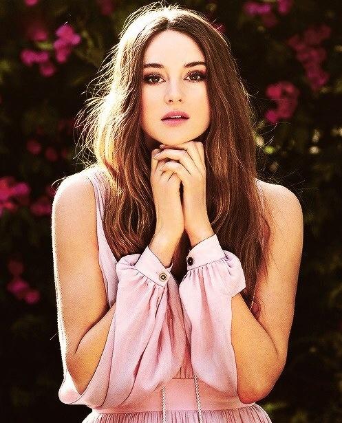  Happy 23rd Birthday, Shailene Woodley!    