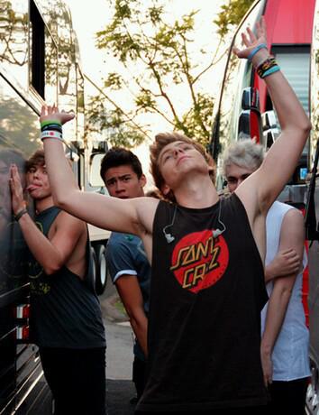 1D_Crush_'s tweet photo. #MTVStars5SOS
@Luke5SOS XD http://t.co/gRSwJS8e0M
