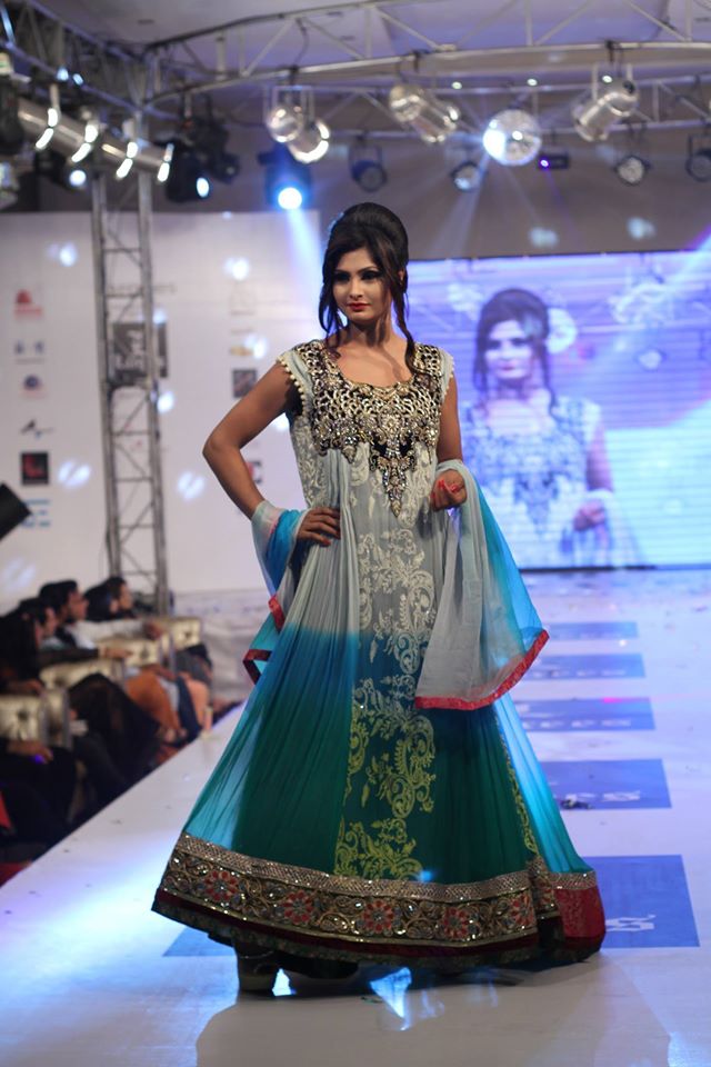 ramzan1900gmail's tweet photo. Ramzan Siddique Designer beautiful Brial dress &amp; Party Dress and available Ramzan Fashion Studio ! #india #Dehli #uk http://t.co/yJ5TZzL2Y1