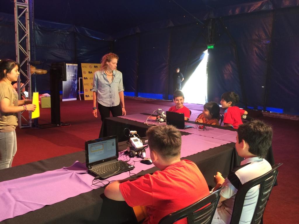 diegopimentel's tweet photo. Ya arrancó el primer Taller de Robótica para Niños #gratis @BAPoloCirco @bacultural @culturalsanmar #NE2014 http://t.co/7ZnCDFY7Kx