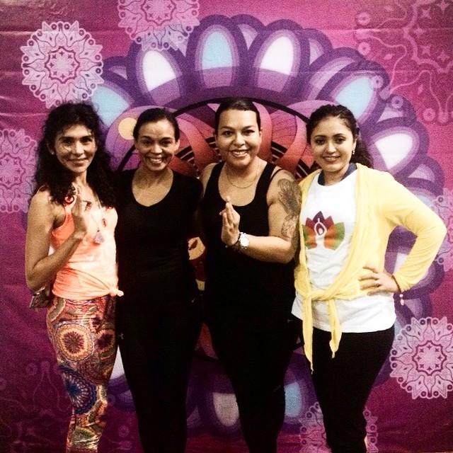 DayanaPina65's tweet photo. Gracias por su apoyo @orlenis8 @candela00 @lalisalfaro #gioga #gioyogaypilates apoyando una buena causa, para la ... http://t.co/QyTDJuqfTj