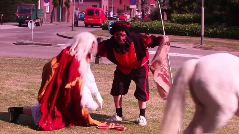 Jaaa, Sinterklaos is weer in oos landj.
 Zoea te zeen mótte ze waal nag ff oefene.