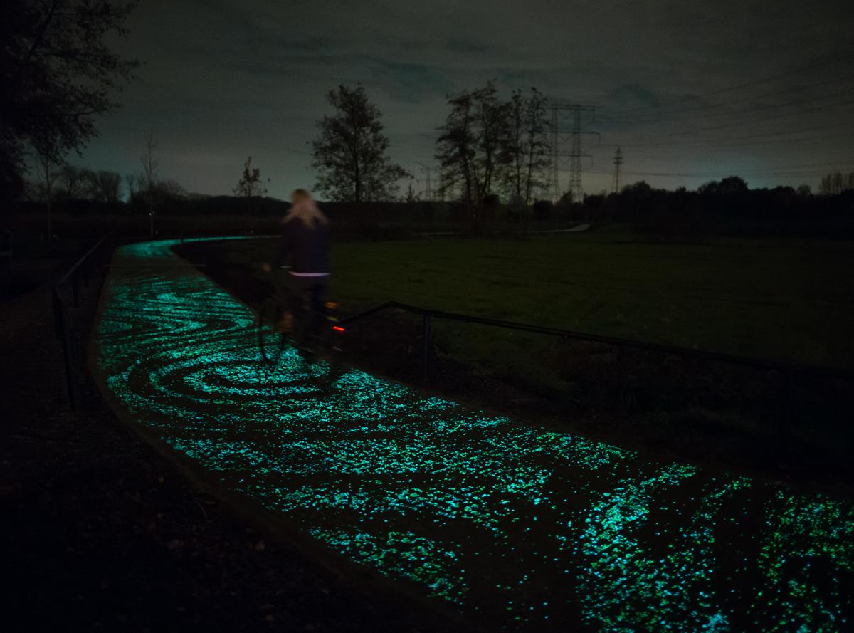 WIRED's tweet photo. A lovely glowing bike lane modeled after Van Gogh's "Starry Night" http://t.co/VL4iv4r1mo http://t.co/5vPEi9TLLp