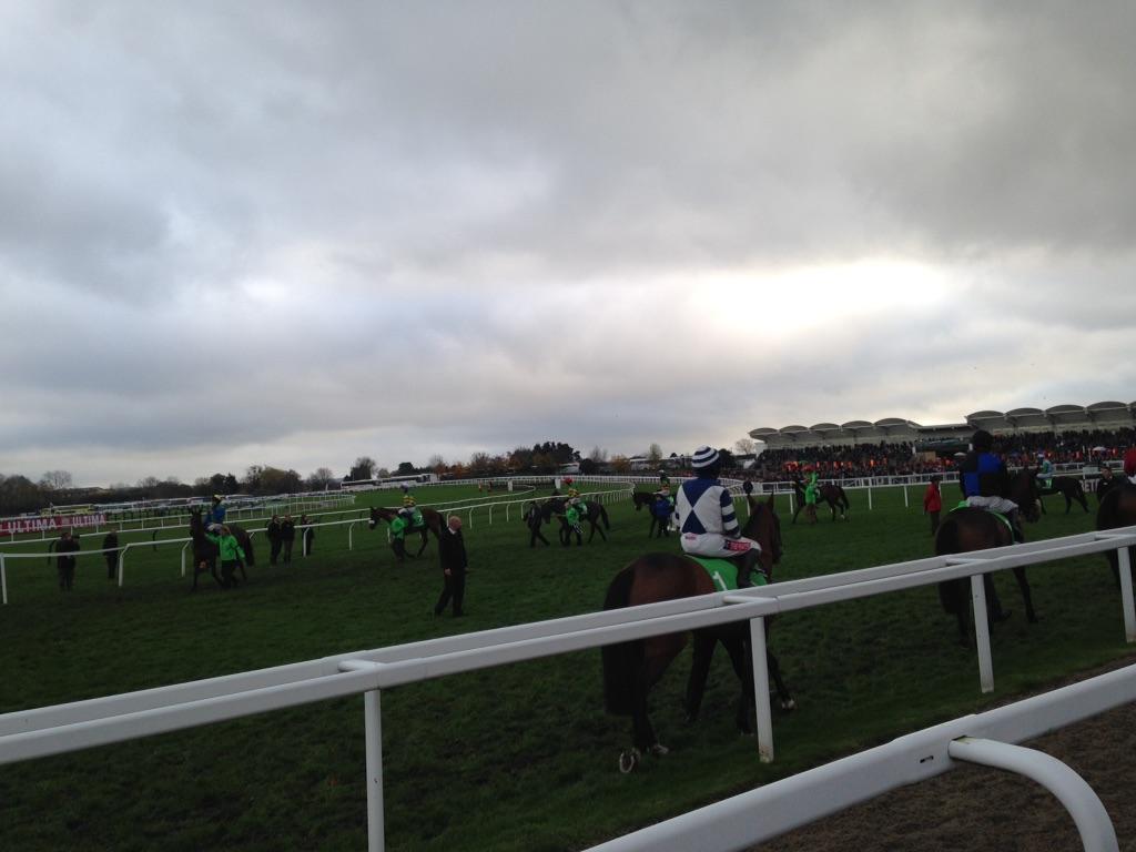 Raphherzog's tweet image. 4th race and not doing badly and still in the 👍🐎 now need #presentview to come in!!!