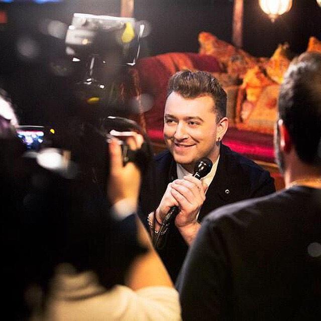SAMSMITH_SG's tweet photo. RT TO VOTE FOR @samsmithworld New Artist Of The Year #AMAs 👑🙌 http://t.co/8YiGouFiVs