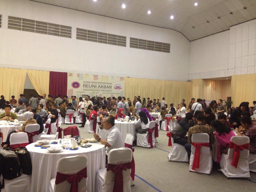 MiningWeek_2014's tweet photo. Keramaian di reuni akbar tambang trisaktiiii!!! Wuhuuuu! ;) http://t.co/o7EPw6ZYie