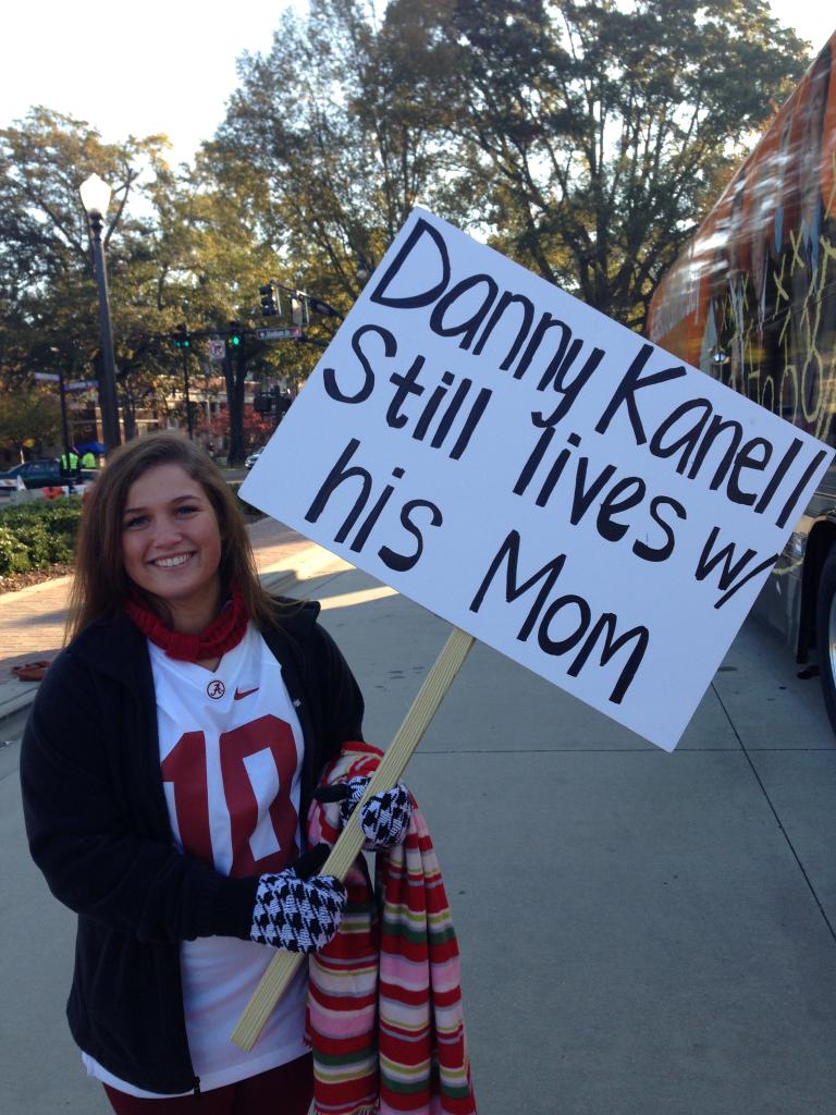 JeeshGoshImJosh's tweet photo. “@dannykanell: She must be a reporter for @nytimes to break this story! #busted http://t.co/KIE2QI1vk2” @MichaelRyder