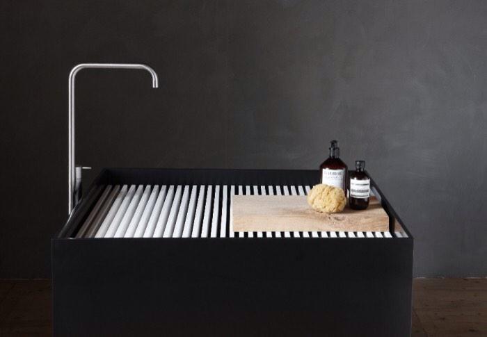 jvdv33's tweet photo. Scape monolith for #NotOnlyWhite
by #Joost van der Vecht
http://t.co/klDKJp8Vxl http://t.co/Xao1MpBApS