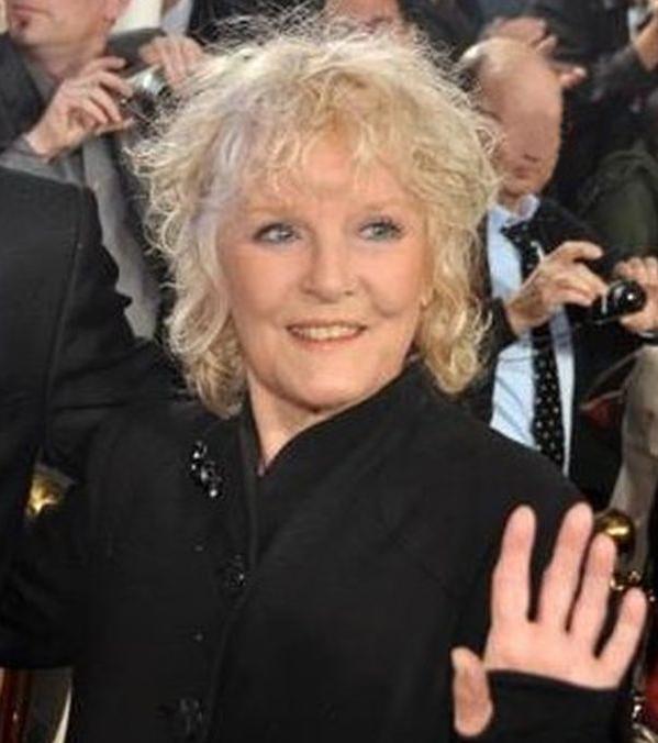 Happy 82nd birthday, Petula Clark, great English singer (sold more than 68m records)  Downtown 