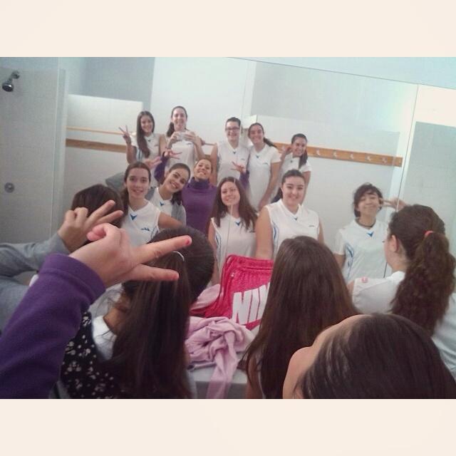 inma_sojo's tweet photo. Buen comienzo niñas!😎✌✌✌👌💃🙌 #EstrenandoEquis😜 http://t.co/3D8g8rVgGv
