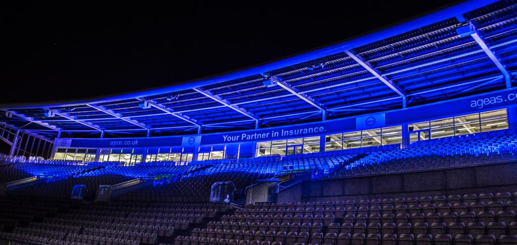 Jan_Hammerton's tweet photo. We lit up @TheAgeasBowl for #WorldDiabetesDay yesterday #T2Conf #southern_NHSFT @WestHantsCommDiabetes @WestHantsCCG http://t.co/9TgXho1M79