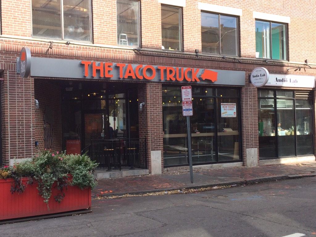 DogDaysMovie's tweet photo. Thoughts on the ironic growing trend of #foodtrucks moving into brick and mortar shops? http://t.co/rQVUACw4Ts