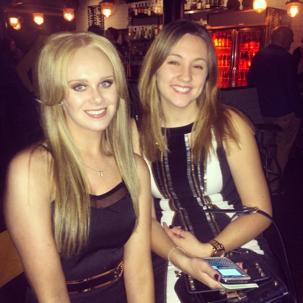 BecRowlands_218's tweet photo. Manchester Reunion 👭🍸💕 http://t.co/7P7hXDNukC