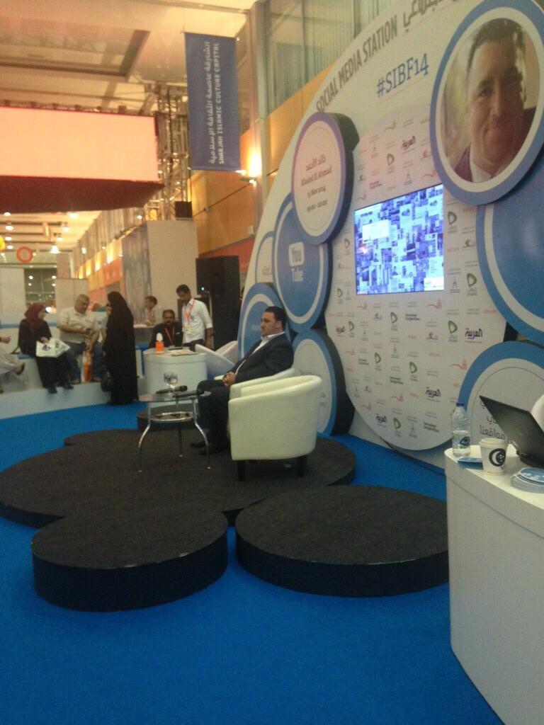 AyhamOtoom's tweet photo. الاستاذ خالد الاحمد متواجد بمحطة التواصل الاجتماعي للحديث عن الترويج الشخصي من خلال مواقع التواصل الاجتماعي #SIBF14 http://t.co/csAfo95KqK