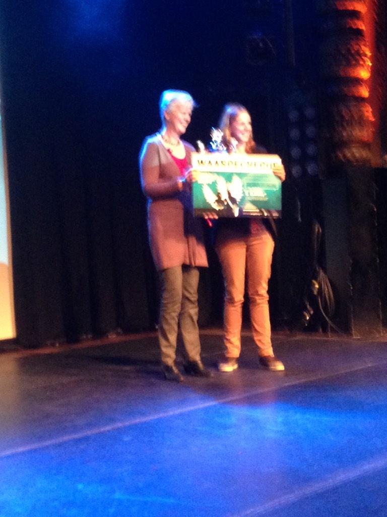 wvdjzgld's tweet photo. Gefeliciteerd Jolanda Heijmans, winnaar Award 2014, vrijwilligers. #wvdjz14 http://t.co/PUMBPqMM9J