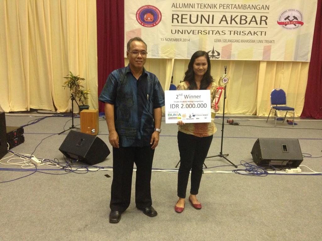 MiningWeek_2014's tweet photo. Pemenang ke 2 Trisakti Student Mining Competition: Tim Horeee!!! Selamat guys ;) #MiningWeek2014 http://t.co/7yc0gCVgdl