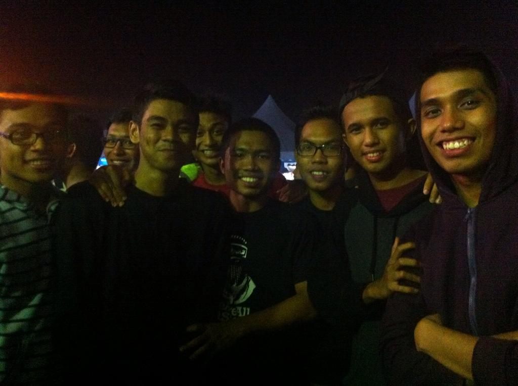 aniqamn's tweet photo. β@iCEPS10: #LiveUpdate Penyokong setia Ramli Sarip n Admin! hehe. π #iceps10 #cfest #SBG http://t.co/Uqo4MJa86Dβ