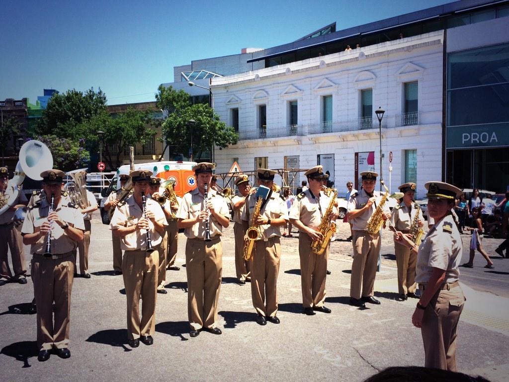 AHORA! La <a href="/PrefecturaNaval/">Prefectura Naval Argentina</a> nos recibe con una orquesta. Venite a Vuelta de Rocha a celebrar con nosotros