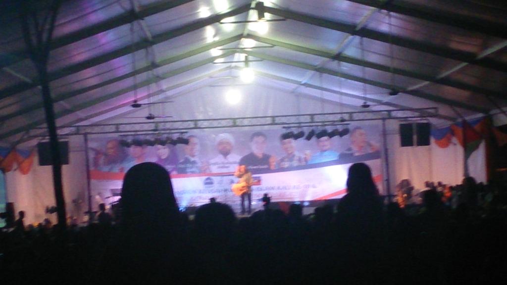 AmirulAfif_'s tweet photo. Ramli sarip. Bukan ramli sirap eh @maidi95
Hahaha #iCeps10 http://t.co/XsAMNMBwjC