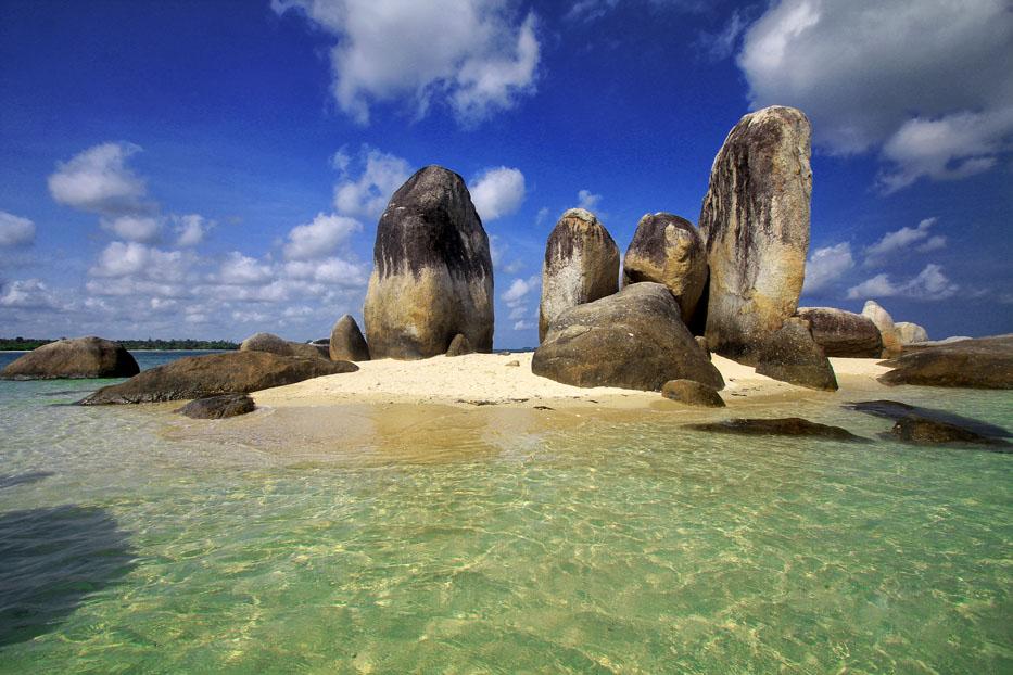wonderfulid's tweet photo. Belitung: The Island beyond the Rainbow http://t.co/33XQWWXaO8 #WonderfulIndonesia http://t.co/qtZey9Saag