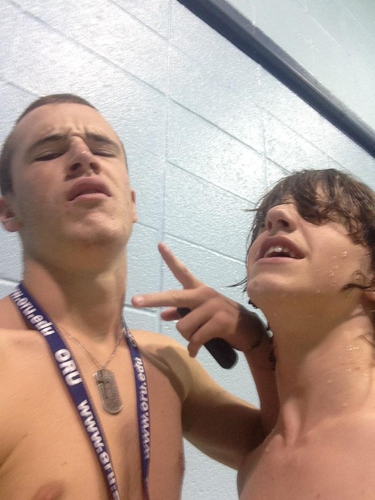 _stormaggeddon's tweet photo. Let my friends hold my phone #IWillNeverDoThatAgain @FusionNebraska http://t.co/Wx695mtzsj