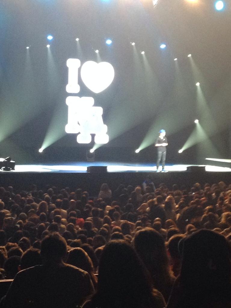 BaroJules's tweet photo. Super soirée! T'es trop énorme j'ai passe une super soirée!!! T'es toujours au top !!!! @kevadamsss #VoilaVoilaTour http://t.co/KQticQwI9U