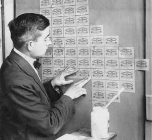HistoriaDiceQue's tweet photo. En 1923 la hiperinflación en Alemania hizo que la gente utilizara los billetes como papel tapiz. http://t.co/bOWAsMatfk