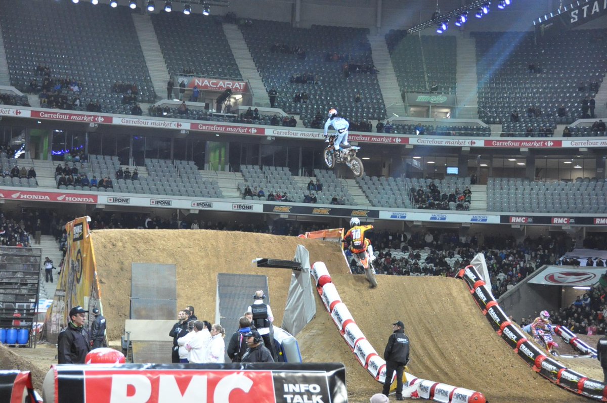 directmx's tweet photo. Brayton and Mookie huckin' the finish line jump @Stewart_32 @justinbrayton http://t.co/Otx9fU7uGU