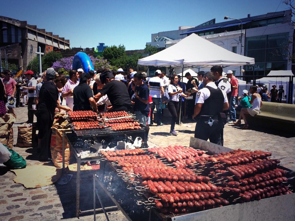 Arrancó la choriceada! #RemadaXRiachuelo Veni que esta buenísimo!