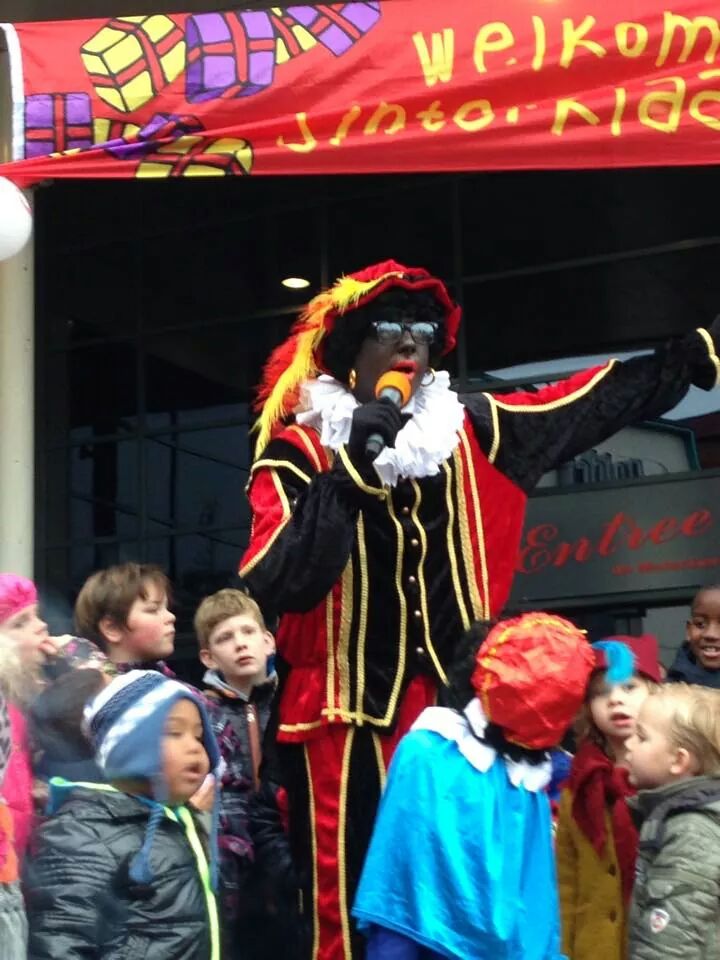 PietzaPiet's tweet photo. #delfzijl mega bedankt voor dit mega feest! En blijf zoeken naar mijn pizza! Dank jullie wel!!! http://t.co/UEAQOaGQqX