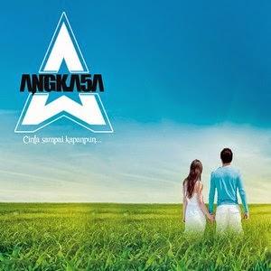GalauBppn's tweet photo. Mlm buat yang galau  #NowPlaying @ANGKA5A_ID With Ditolak Cinta http://t.co/7TNTFilcK8